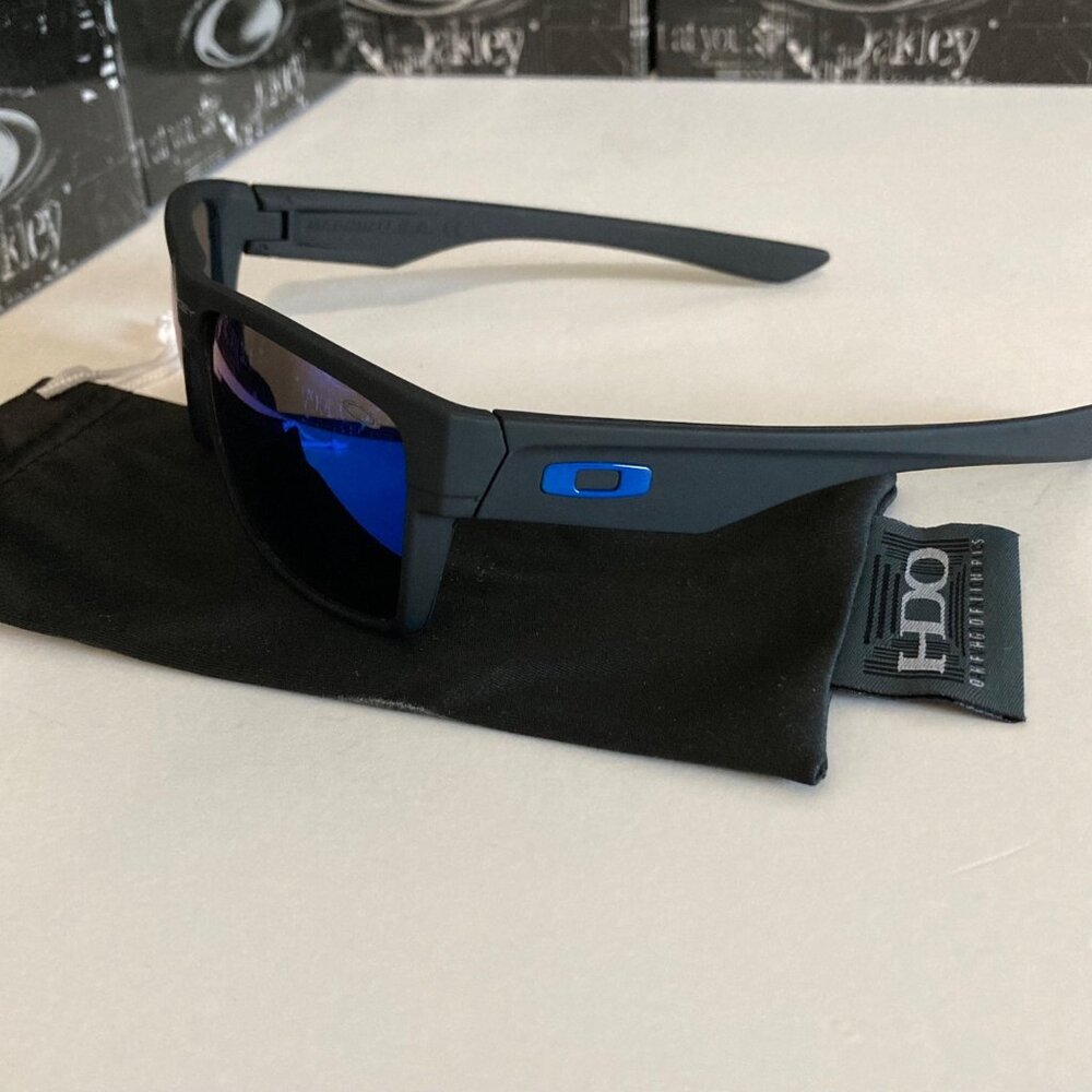 Oakley Two Face Sapphire Iridium Sunglasses - Picture 9 of 9